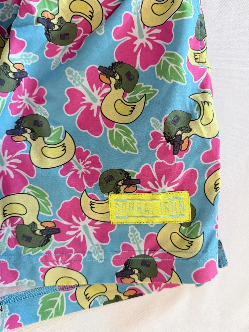 Combat Iron Men’s Swim Shorts Trunks size M Duck with Camo Helmets